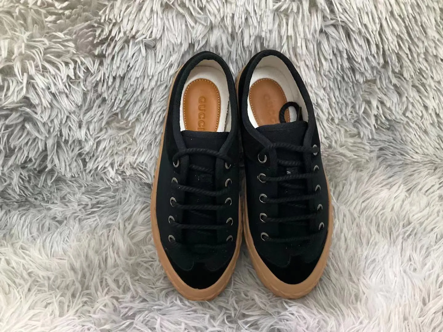 👟👟Ex-factory price 440👟👟 2023 Gucci casual sneakers, top version! 🌸1:1 reproduction. New model for early spring, creating a perfect style💣💣💣street style🔥🔥🔥cool and trendy C-level fashionable outfit with retro and futuristic feel🌹🌹🌹classic shoe shape + British color matching design, super attractive. All kinds of leather splicing, original reverse mold last, imported high-end knitting needle jacquard fabric showing exquisite texture! Open mold to customize high-density outsole. Comes fully packaged. Size: Female 35-41 Male 39-46
